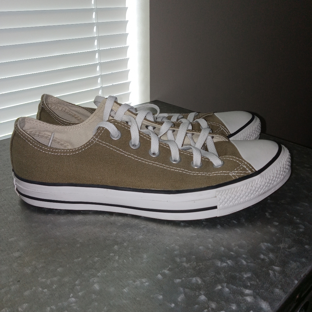 Converse All Star olive size 8 no box